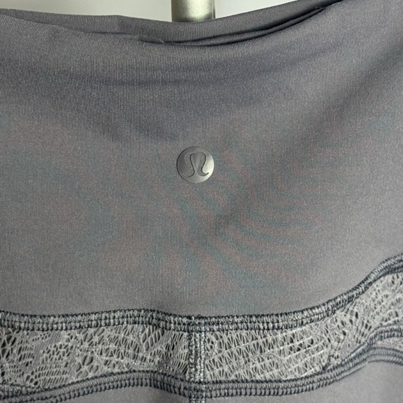 Lululemon Wunder Under Crop 21” Lace Moonwalk Grey High Rise Size 6 - Picture 6 of 6